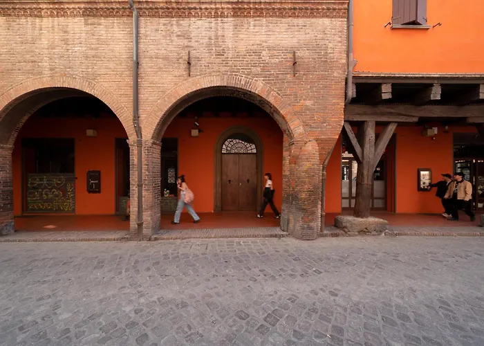 Design Con Affaccio Su Palazzograssi In Centro Storico 볼로냐