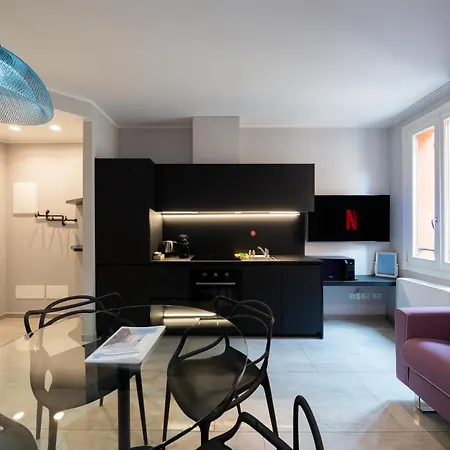 Appartamento Design Con Affaccio Su Palazzograssi In Centro Storico *