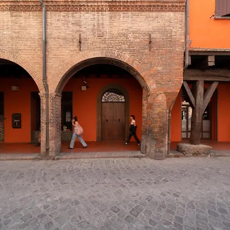 Design Con Affaccio Su Palazzograssi In Centro Storico Bolonia