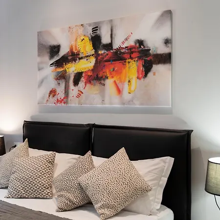 Design Con Affaccio Su Palazzograssi In Centro Storico