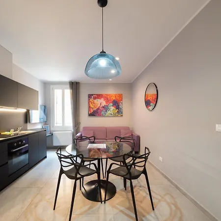 Design Con Affaccio Su Palazzograssi In Centro Storico Appartamento Bologna
