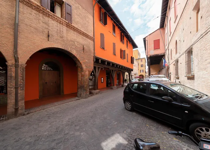 Design Con Affaccio Su Palazzograssi In Centro Storico Bologna